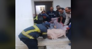 الشرطة تنقل سيدة غير قادرة على الحركة للمستشفى في البحيرة