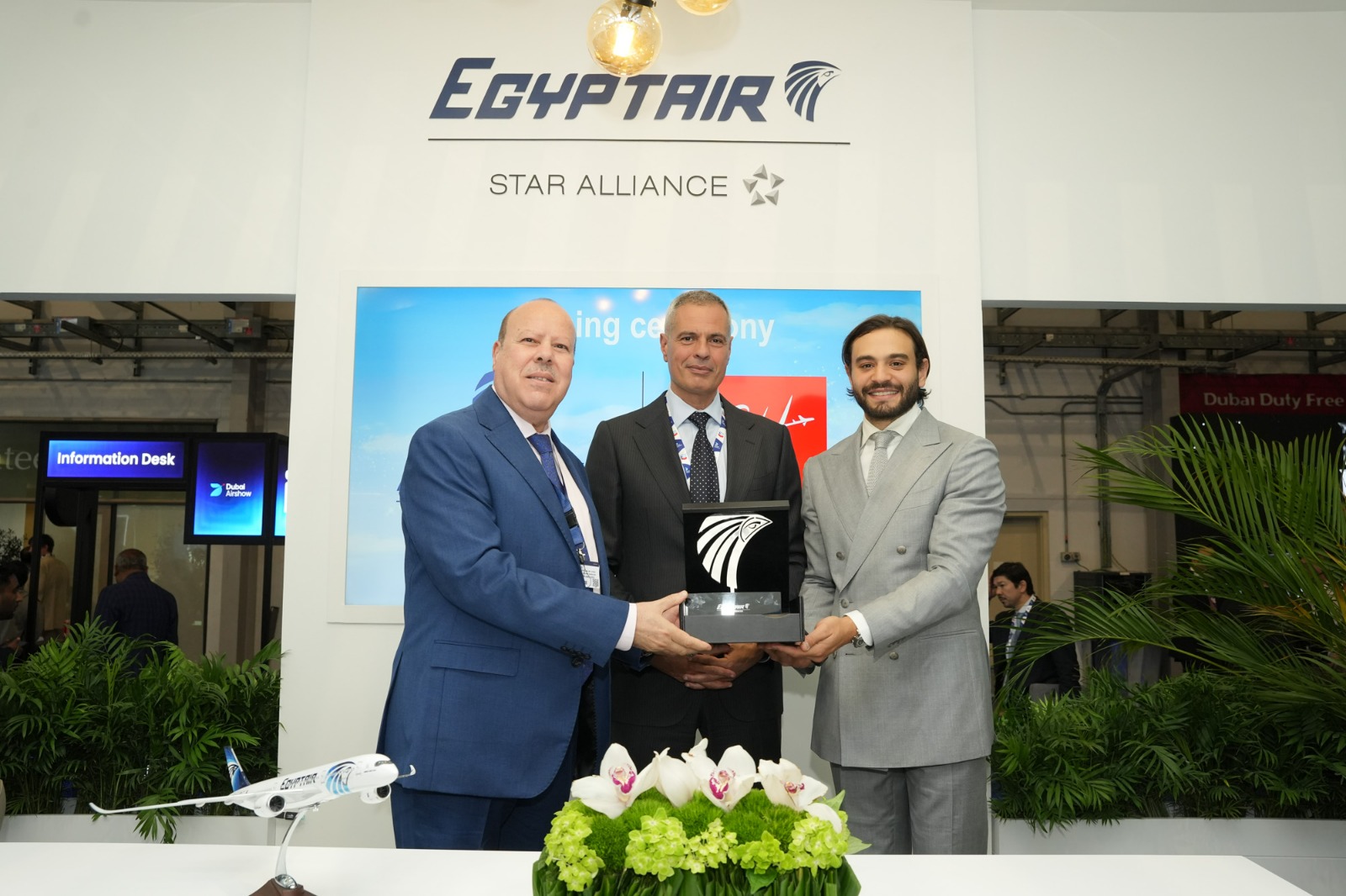 مصر للطيران للخدمات الأرضية توقع عقداً جديداً للمناولة الأرضية في معرض دبي للطيران مع شركة (SKY HORIZON)