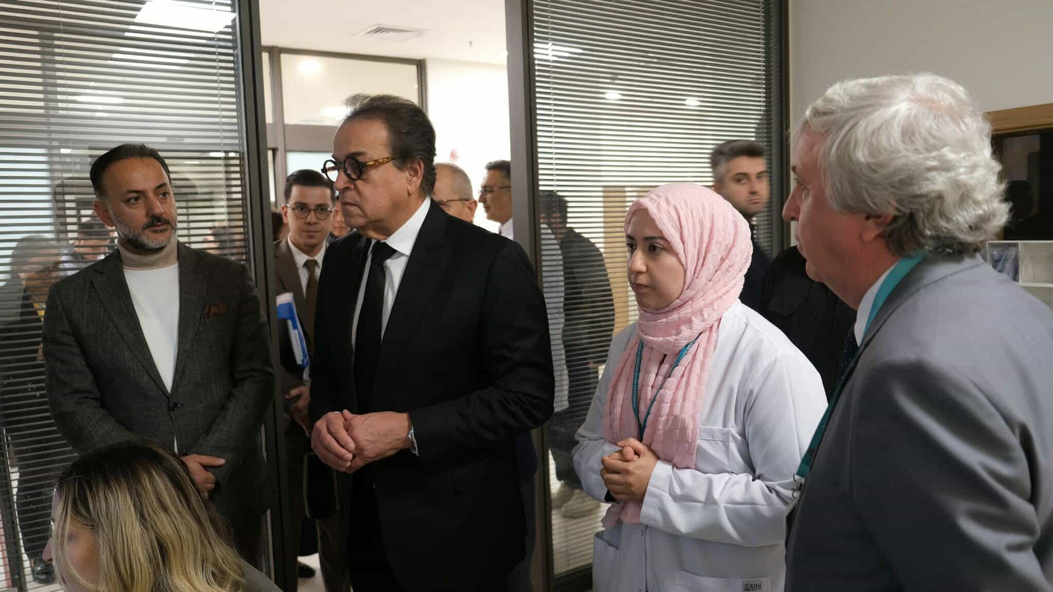 وزير الصحة يزور مدينة «باشاك شهير تشام وساكورا» الطبية بإسطنبول