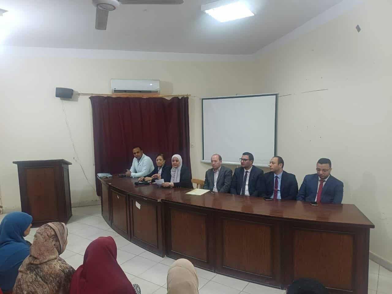 ندوة توعوية حول “مزايا برنامج مشروعك وصندوق التنمية المحلية لتمكين المرأة والشباب” ببني مزار