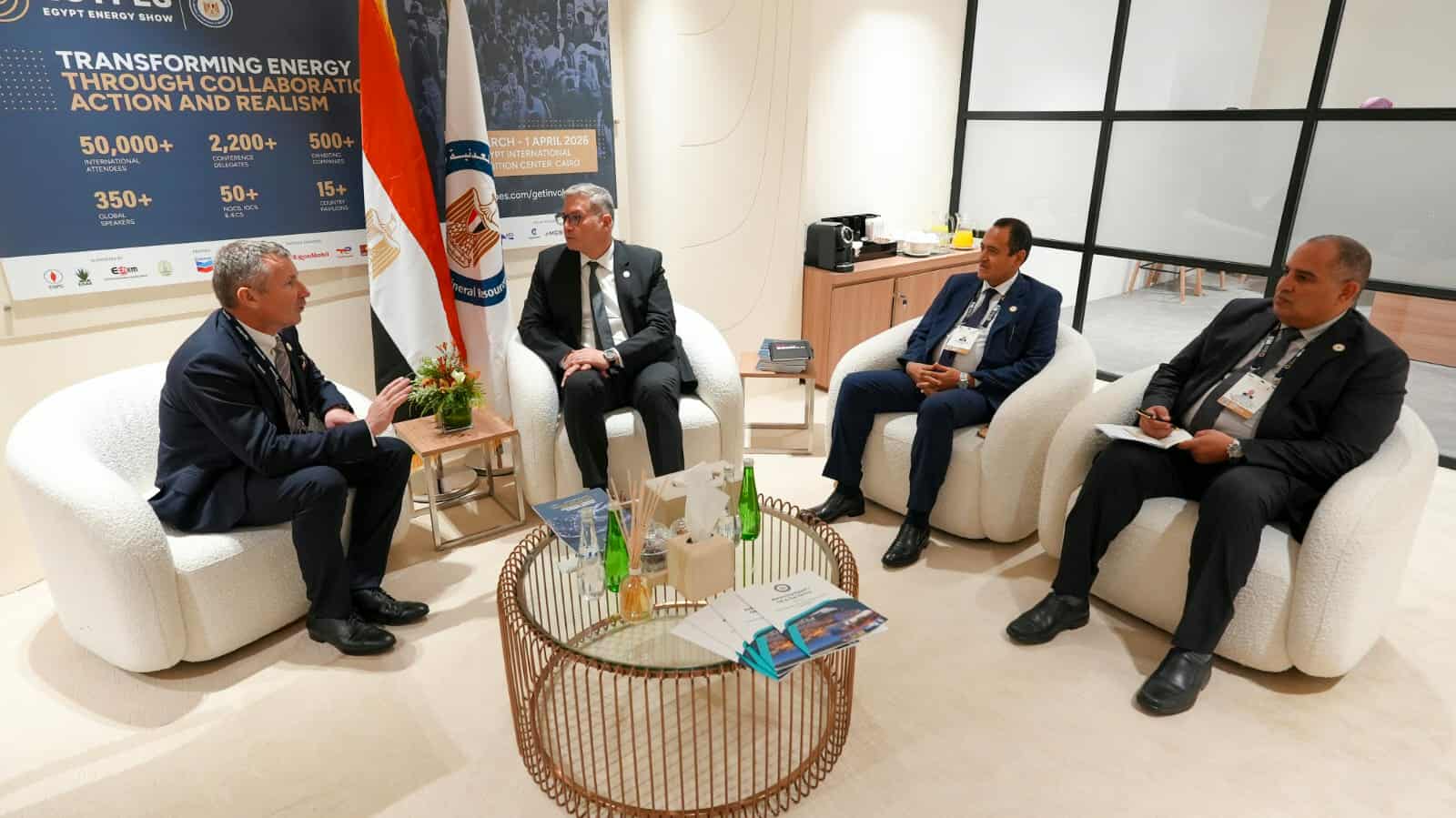 إكسون موبيل العالمية تستثمر في منطقة جديدة للبحث عن الغاز غرب حقل ظهر