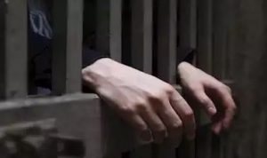 السجن 10 سنوات لمتهم بسرقة مدرس فى الزيتون