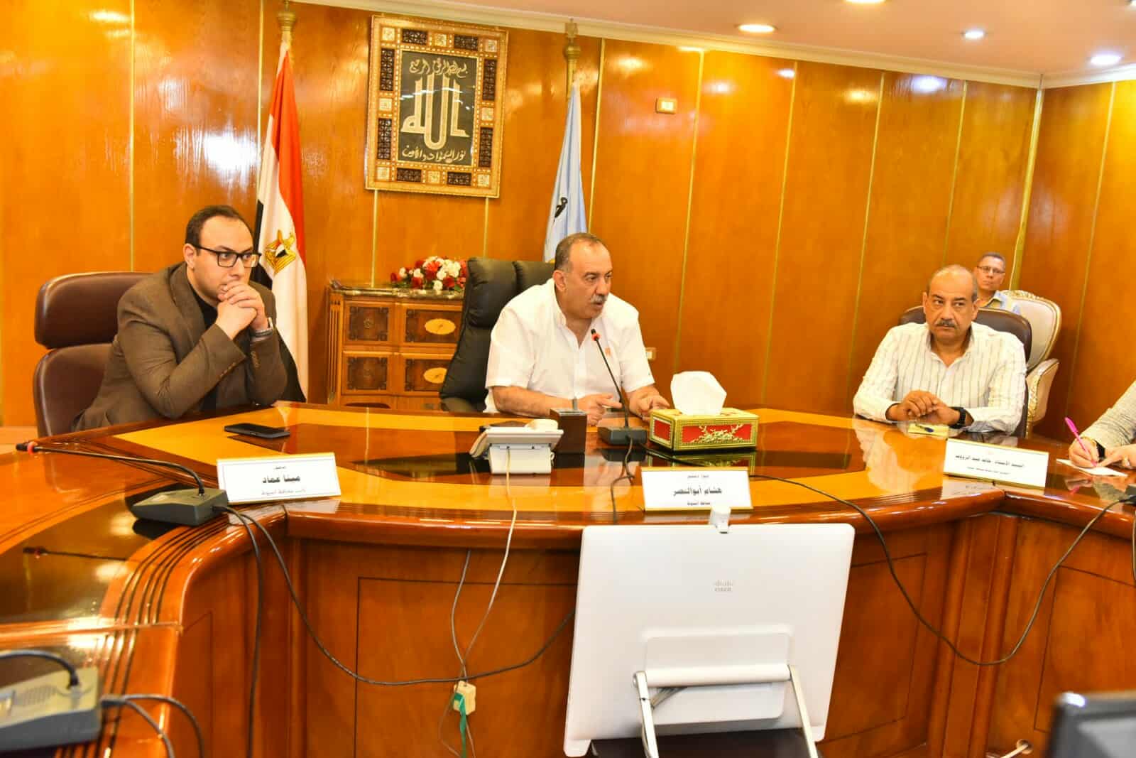 لبحث تطوير منظومة النظافة..محافظ أسيوط يعقد اجتماعا مع مسئولي الجمعيات الأهلية