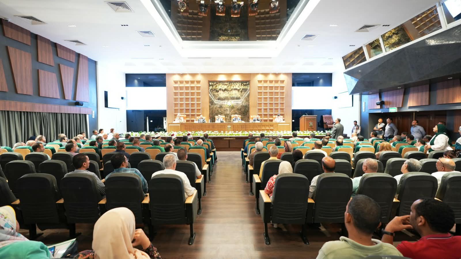 محافظ أسيوط: دراسة إنشاء أول نادي للذكاء الاصطناعي على مستوى المحافظة لخدمة الشباب