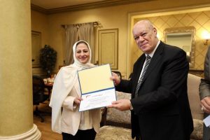 تكريم الأستاذة حنان بدور تقديرًا لعطائها بميناء القاهرة الجوي