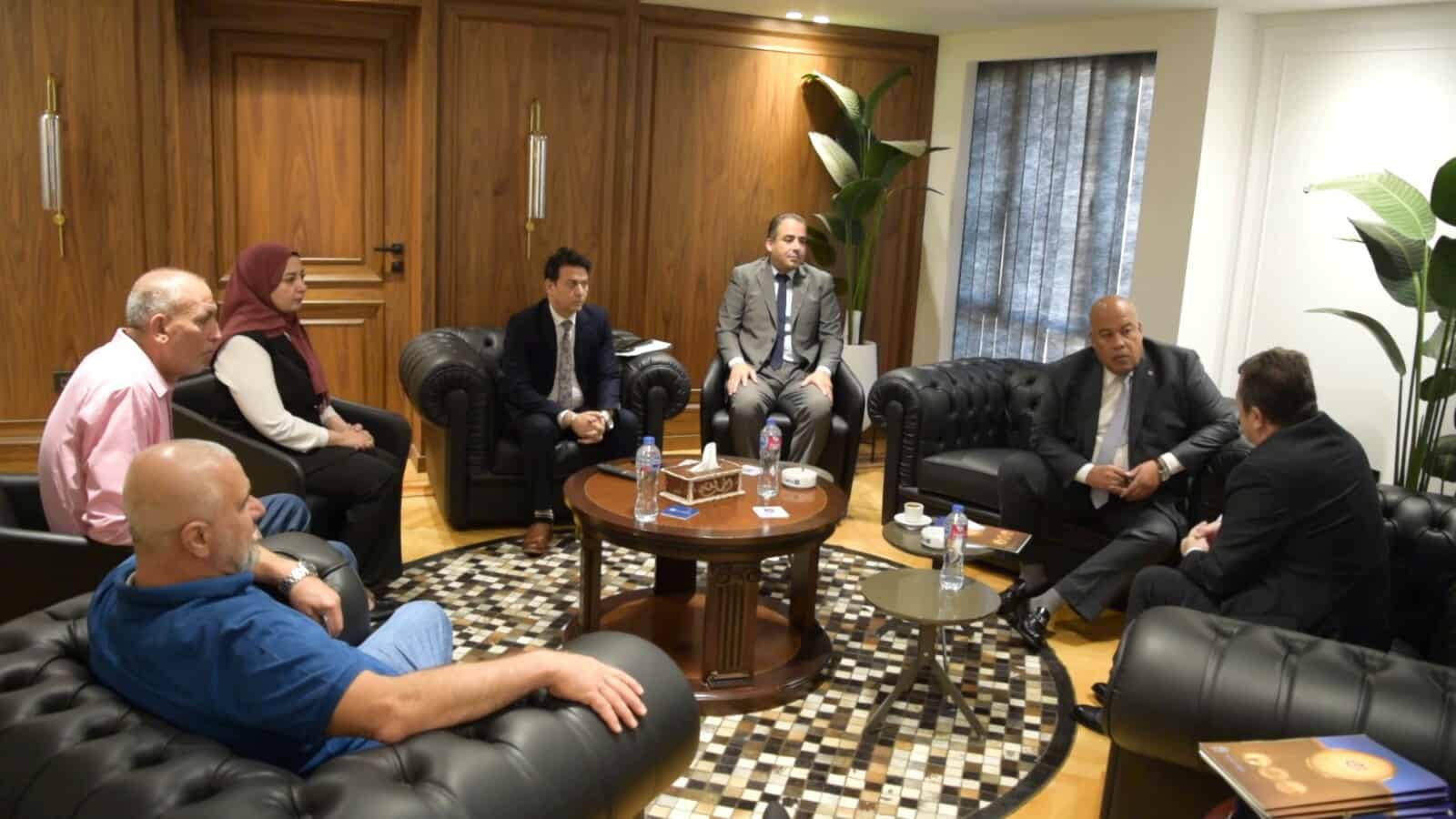 سفير أرمينيا يزور غرفة القاهرة لبحث تعاون استثماري وتجاري جديد