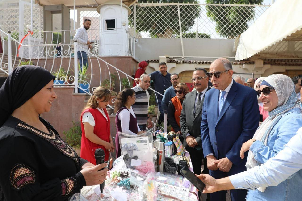 محافظ المنيا يفتتح معرض “من قلب القرية” لدعم أصحاب المشروعات الصغيرة والمتوسطة