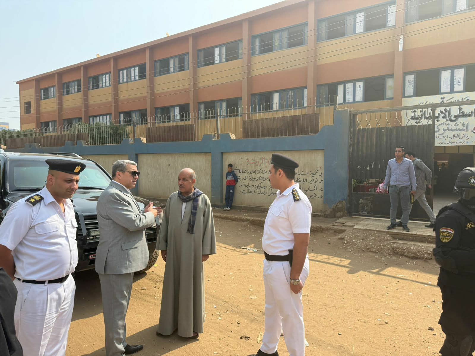 مدير أمن أسيوط يتفقد لجان انتخابات مجلس النواب.. ويقرر تعزيز الخدمات الأمنية لمنع أي مشاجرات