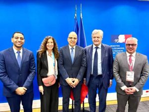 خلال جولته بفرنسا.. رئيس اقتصادية قناة السويس يشارك في جلسة نقاشية حول مستقبل النقل والخدمات اللوجستية