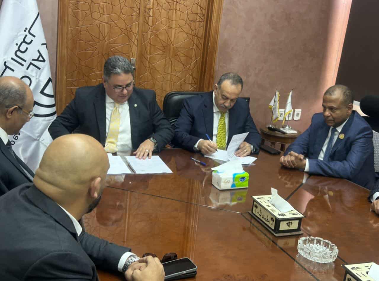 لتطوير منازل بمركز ديروط..محافظ أسيوط يوقع بروتوكول تعاون مع “مصر الجديدة للإسكان”