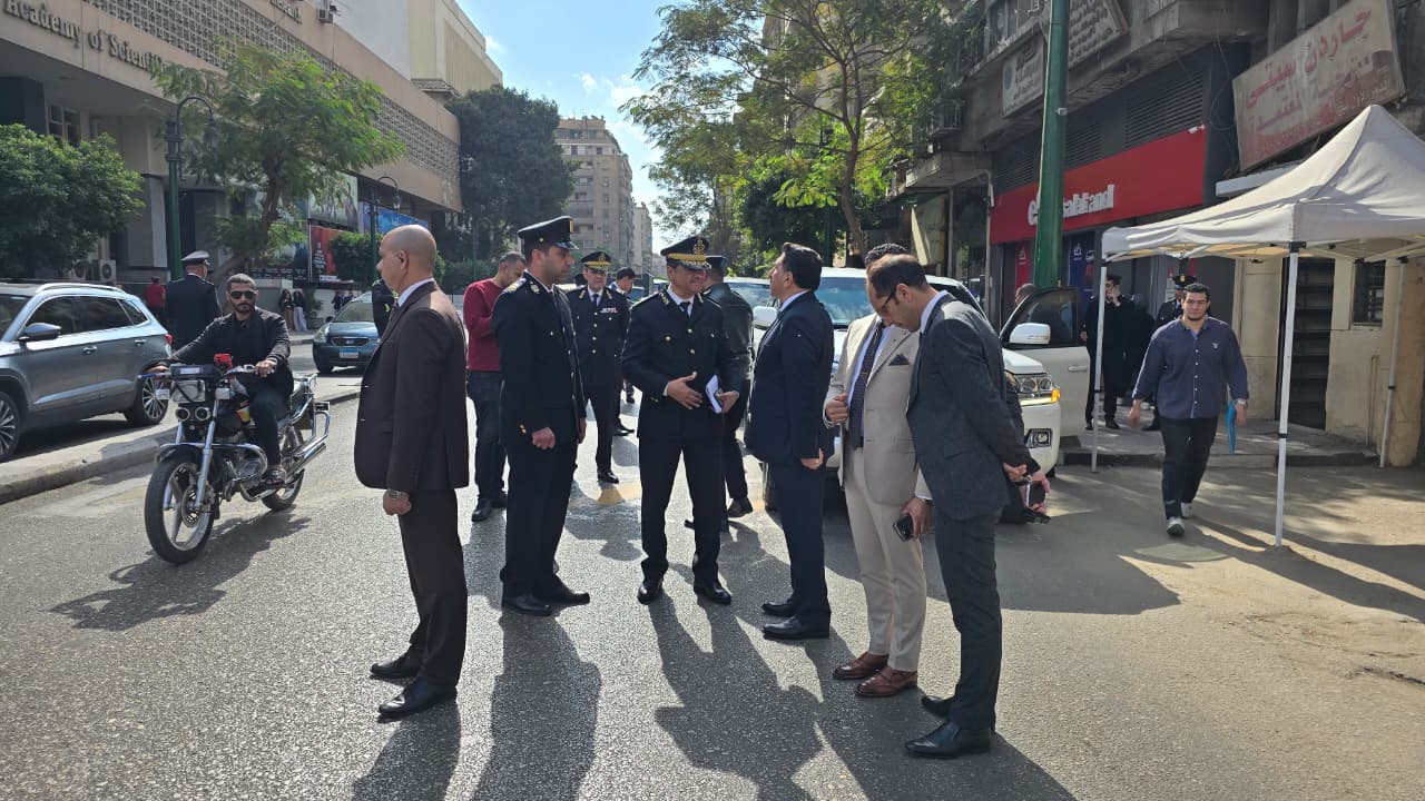 مدير أمن القاهرة يتفقد لجان وسط البلد بانتخابات مجلس النواب