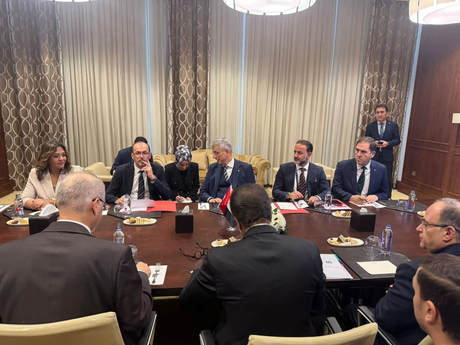 وزير الصحة يلتقي بنظيره التركي لتعزيز وتفعيل التعاون الصحي بين البلدين