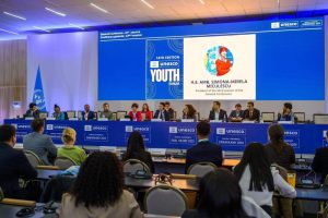 «محمد نجيب» يرفع علم مصر فى «منتدى شباب اليونسكو 2025»