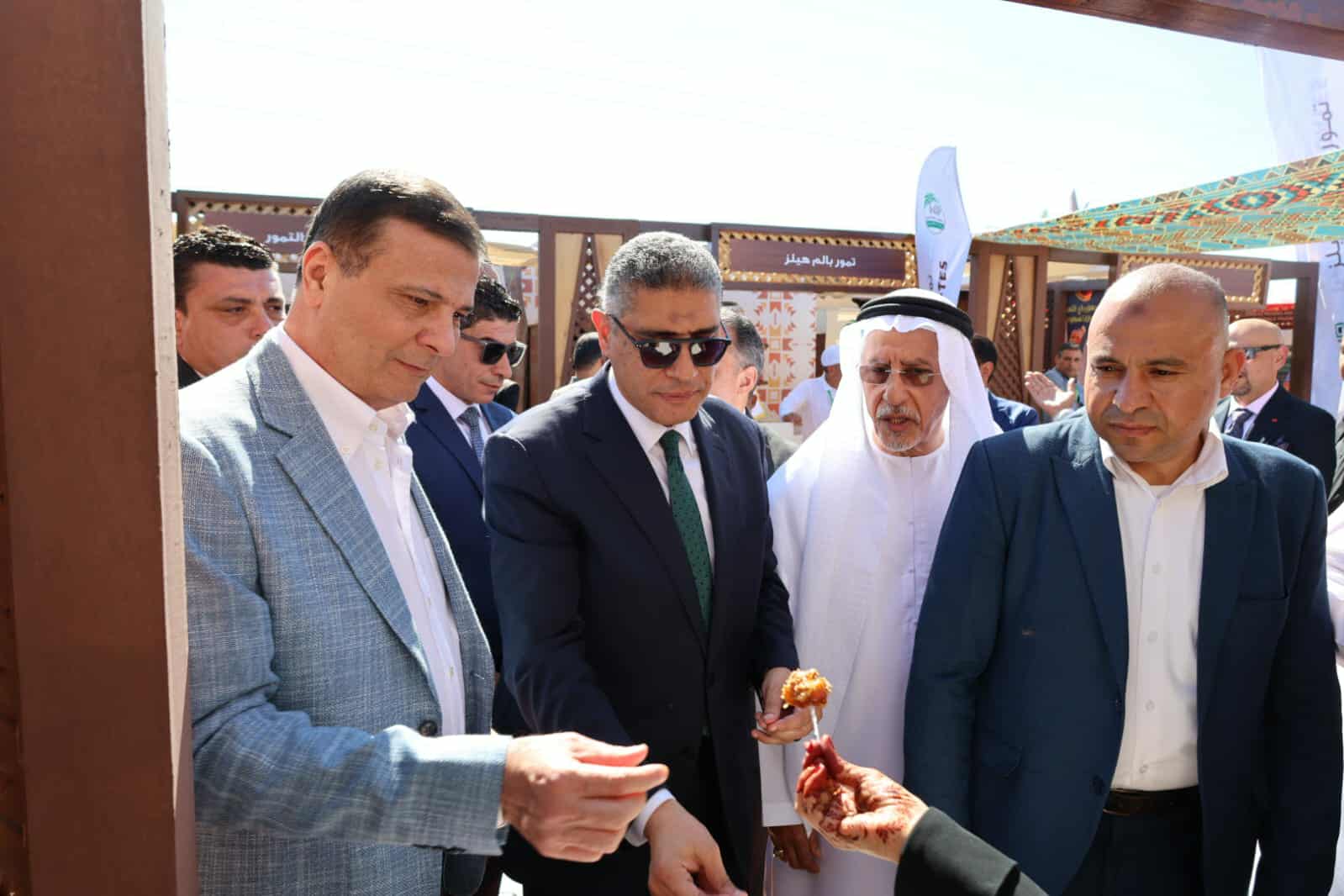 وزير الزراعة ومحافظ الجيزة يفتتحان المهرجان الدولي الثامن للتمور بالواحات البحرية