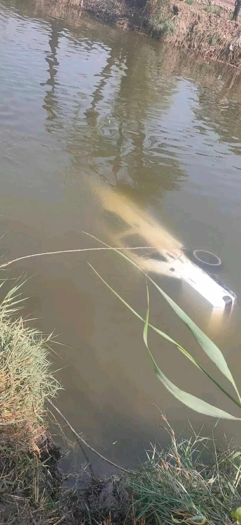 مصرع شاب إثر سقوط سيارة ملاكي بالترعه في أسيوط