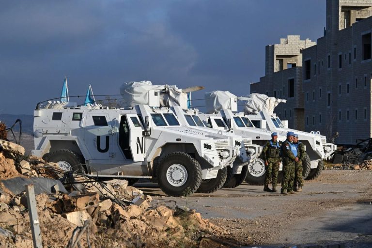 دبابة إسرائيلية تطلق النار على قوات اليونيفيل في جنوب لبنان