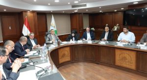 محافظ الجيزة يترأس اجتماع تطوير حدائق الأهرام