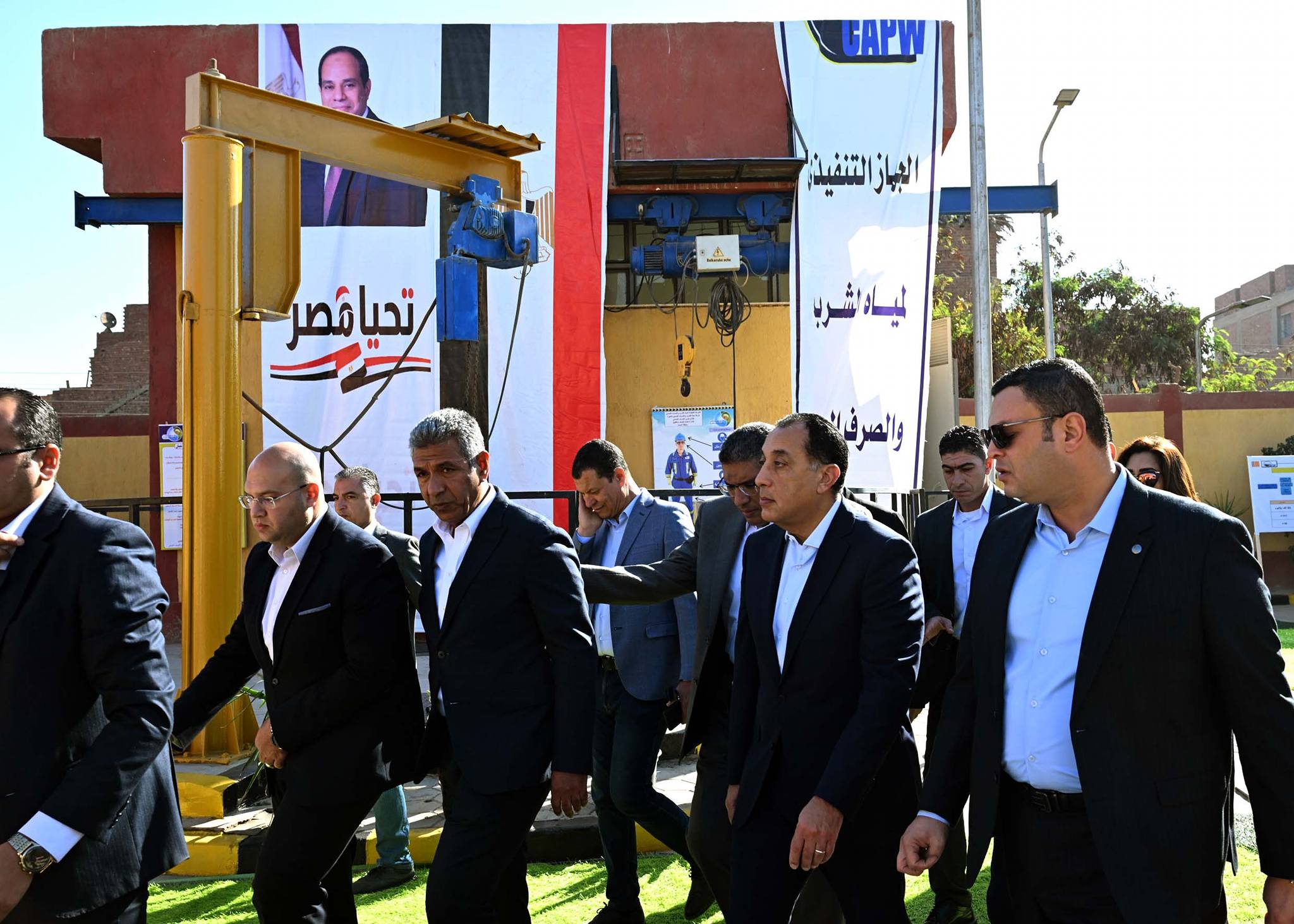 مدبولي يطلع على موقف مشروعات الصرف بقرى الصف