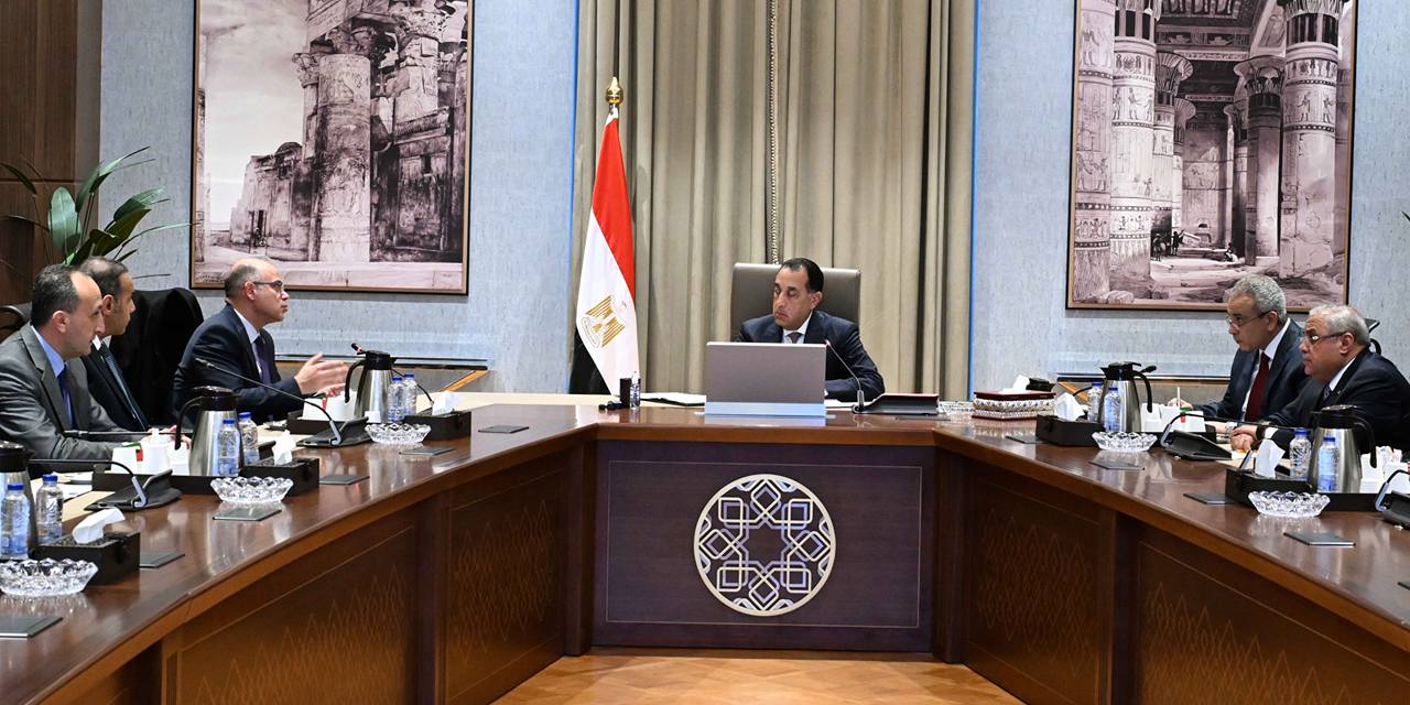 رئيس الوزراء يطلع على تطورات برنامج الطروحات الحكومية