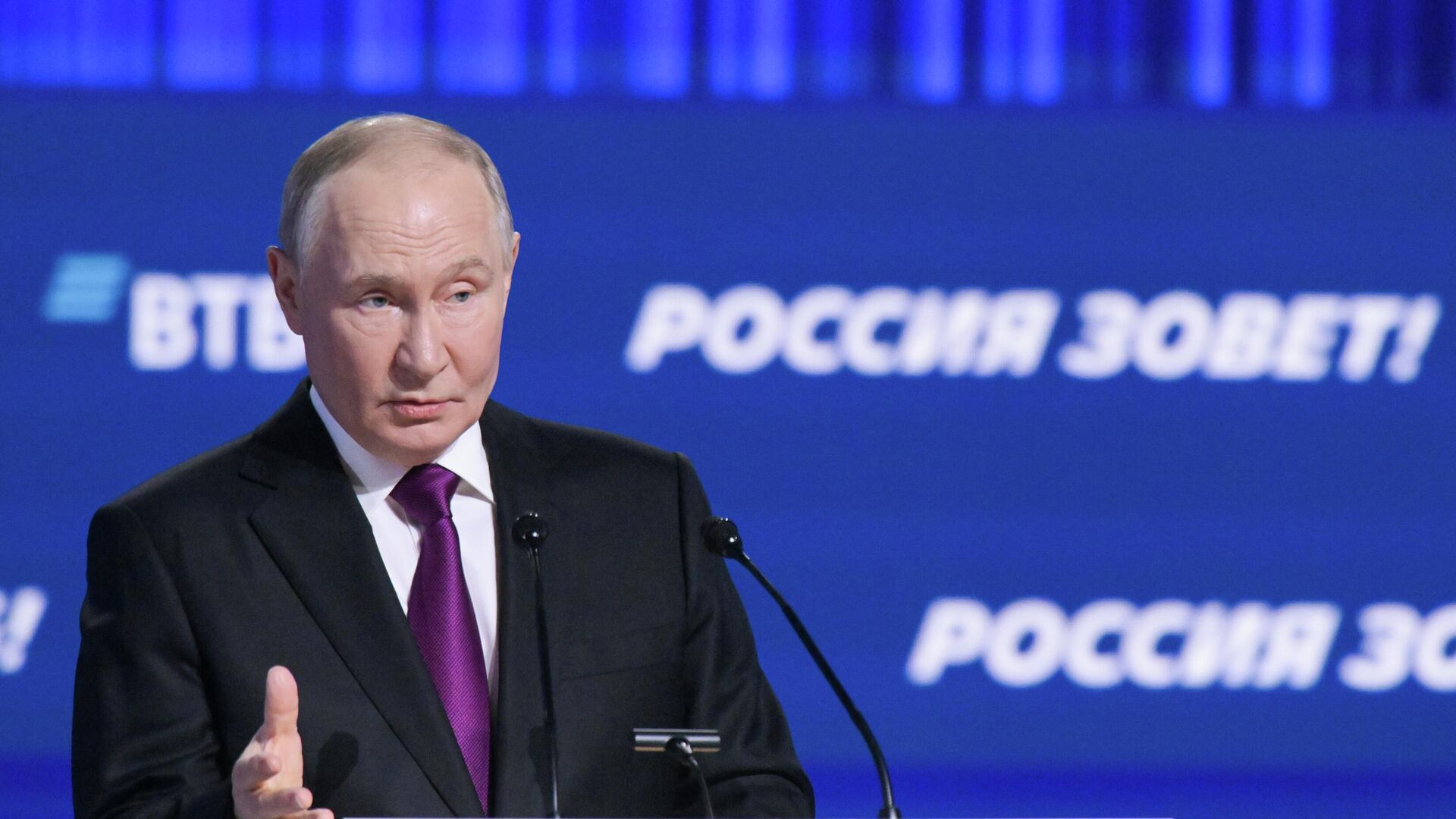 بوتين ينتقد السياسات الغربية ويؤكد على تعزيز التعاون مع الصين والهند