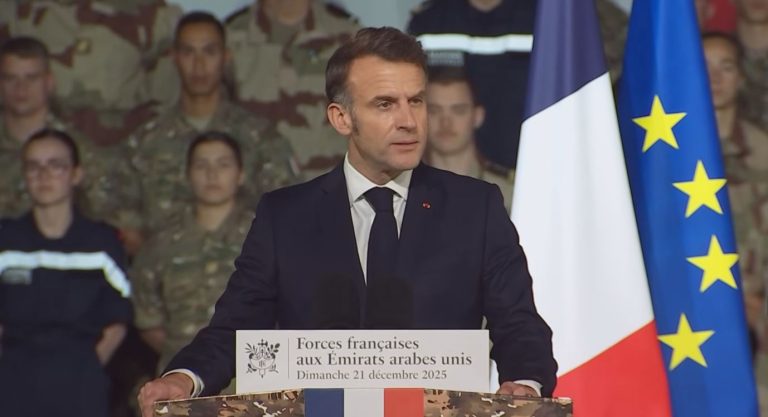 ماكرون يعلن من أبو ظبي عن حاملة طائرات جديدة لفرنسا