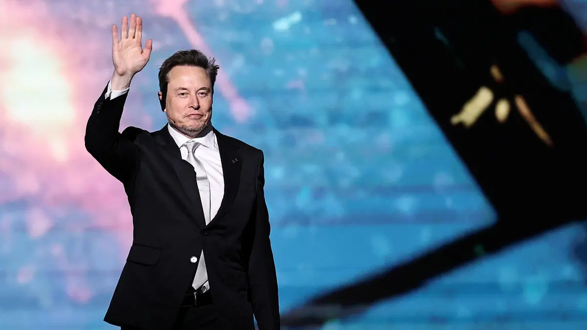 «إيلون ماسك» يتجاوز 600 مليار دولار ويقترب من لقب أول «تريليونير»