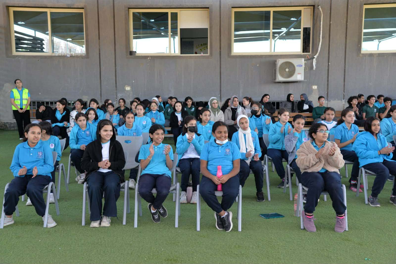 جامعة أسيوط تنظم يومًا صحيًا تثقيفيًا لطلاب المدارس