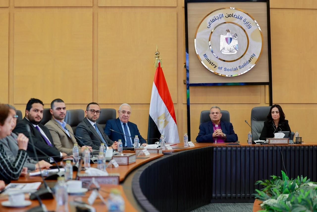 التضامن تبحث مع رئيس الطائفة الإنجيلية نتائج وتوسعات مبادرة «ازرع»