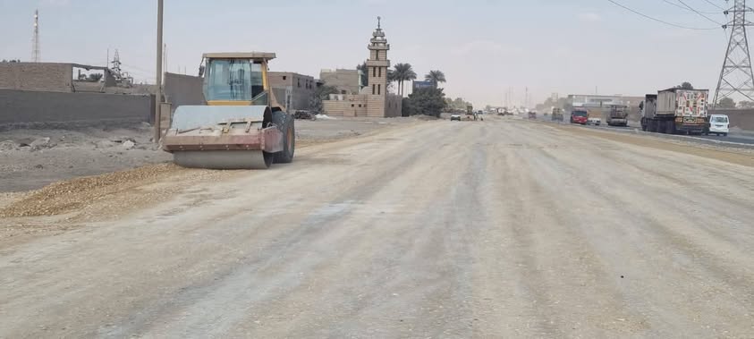 الجيزة: بدء أعمال رصف طريق المريوطية بدءًا من أسفل محور الضبعة