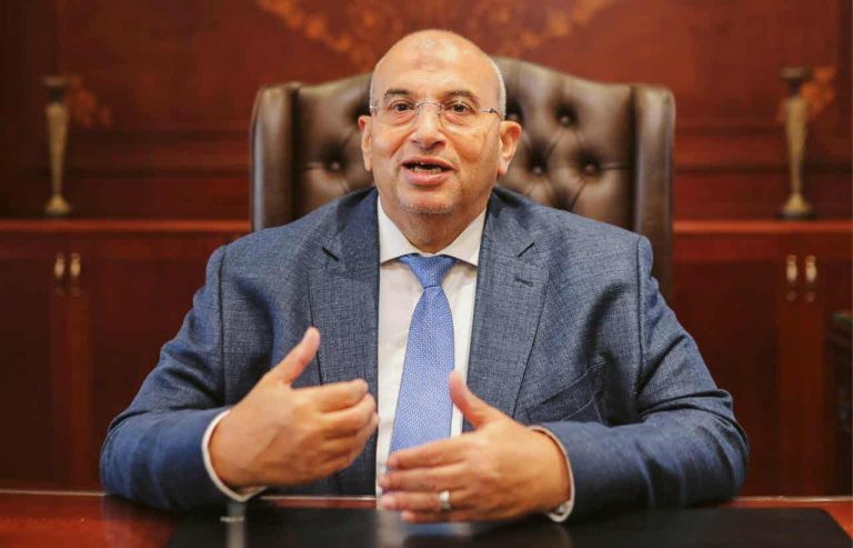 النائب أشرف عبد الغني