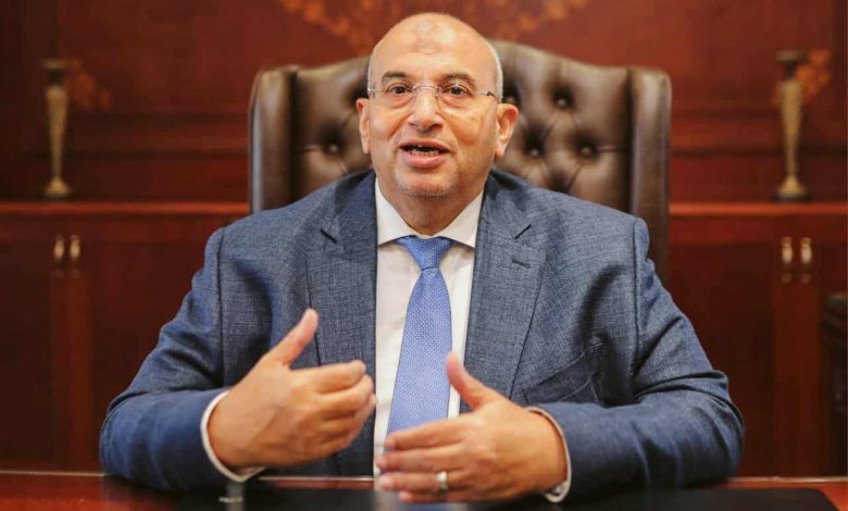 النائب أشرف عبد الغني