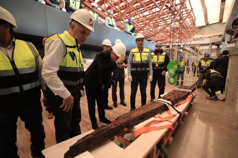 وزير السياحة