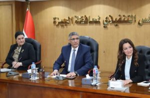 محافظ الجيزة يترأس اجتماع اللجنة العامة لحماية الطفولة
