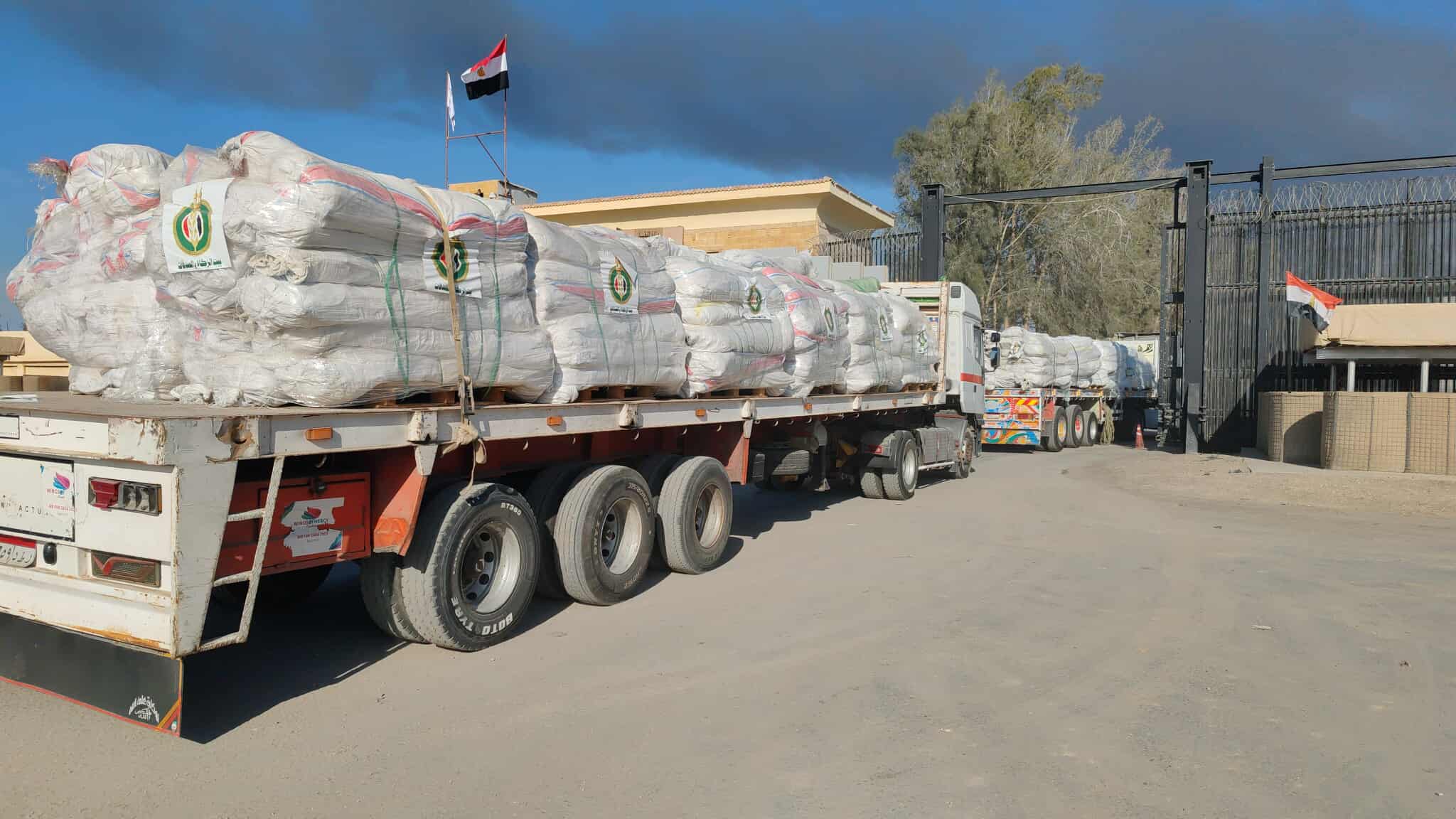 «بيت الزكاة والصدقات» يعلن دخول القافلة الإغاثية الثالثة عشر إلى غزة عبر ميناء رفح فجر اليو