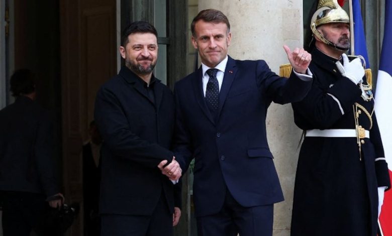 الرئيس الأوكراني يصل باريس لمناقشة شروط خطة السلام المحتملة