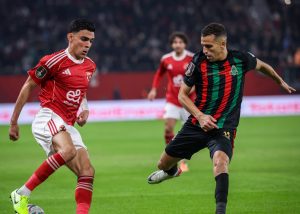 أشرف بن شرقي يغادر معسكر منتخب المغرب بعد تعرضه للإصابة