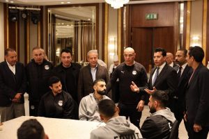 وزير الرياضة ورئيس اتحاد الكرة يحفزان منتخب مصر قبل السفر لأمم أفريقيا 