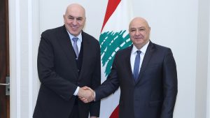 عون يبحث مع وزير الدفاع الإيطالي دور أوروبا في جنوب لبنان