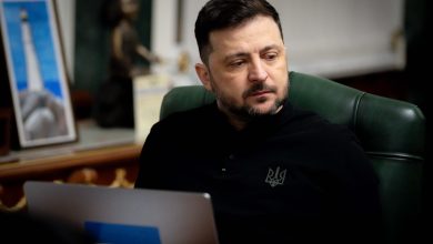 زيلينسكي: مئات المسيّرات وعشرات الصواريخ تضرب أوكرانيا