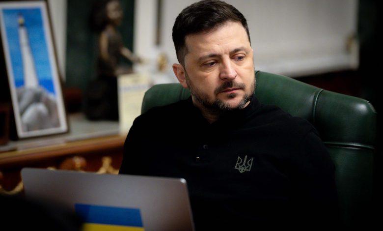 زيلينسكي: مئات المسيّرات وعشرات الصواريخ تضرب أوكرانيا