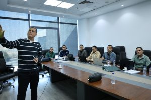 رئيس لجنة الحكام يراجع عدد من الحالات مع الحكام