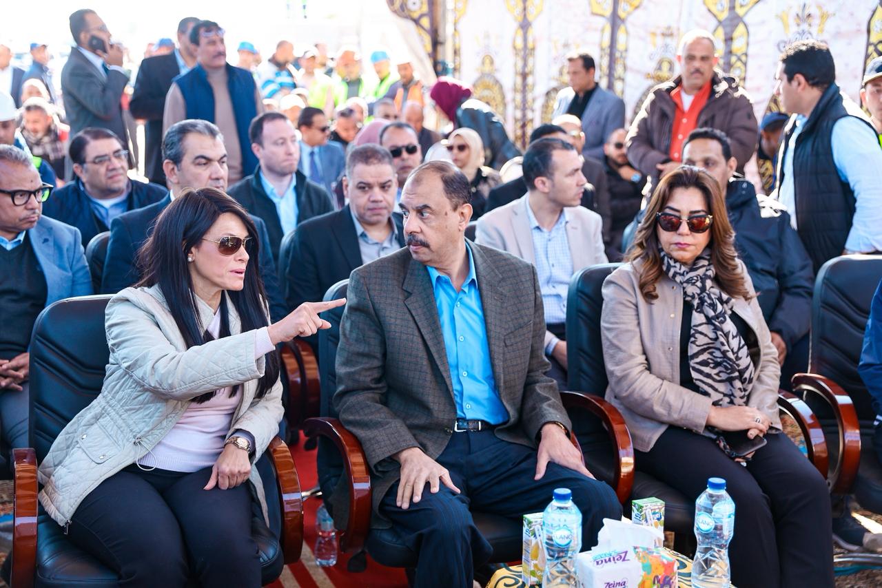 المشاط وعوض وسراج يتفقدون المنطقة الصناعية غرب جرجا ويزورن مصنع «الكومبريسور»