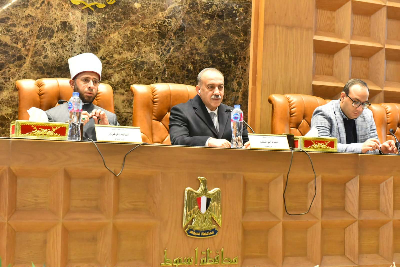 جائزة قدرها 100 ألف..محافظ أسيوط ووزير الأوقاف يلتقيان أئمة المساجد وقيادات الدعوة