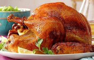 استعداد باحتفالات رأس السنة… إليكم طريقة عمل الديك الرومي