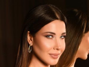 شاهد ..ناسي عجرم تخطف الأنظار بإطلالة سوداء