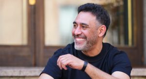 عمرو مصطفى يتربع على عرش التريند 2025