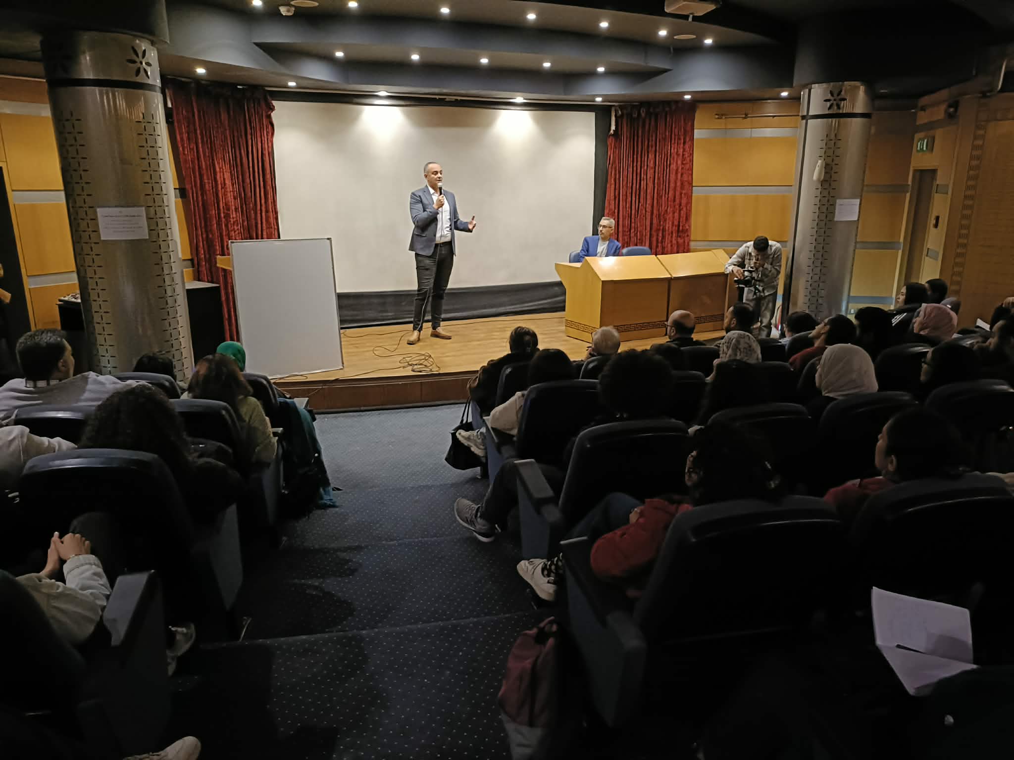 محمد هشام عبيه في مهرجان القاهرة للفيلم القصير: “بطلوع الروح” نتاج أرشيف صحفي وأخطط للأفلام القصيرة