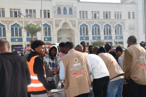 رحلة عودة إنسانية جديدة تعبر السكة الحديد