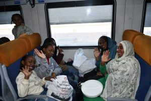 قطار العودة (41) ينطلق من القاهرة.. ملحمة إنسانية لنقل 40 ألف سوداني إلى أسوان