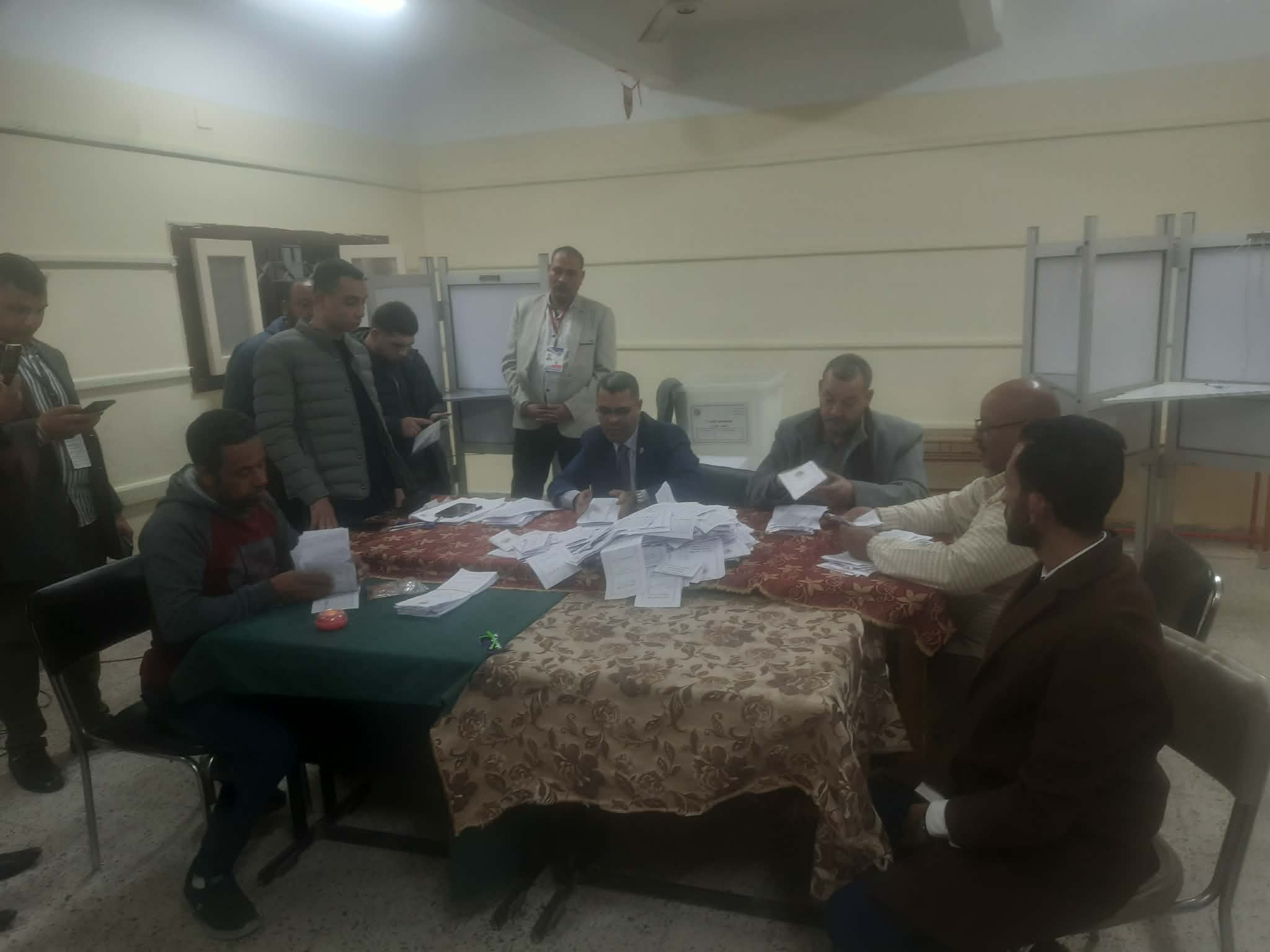 غلق لجان الإعادة في دوائر أسيوط الثلاث وبدء فرز الأصوات بانتخابات مجلس النواب